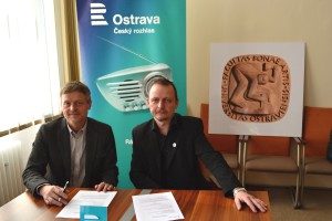 Josef Podstata a František Kowolowski_Podpis spolupráce ČRo Ostrava a FU OU_03