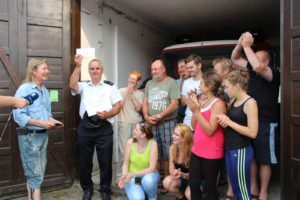 Hasiči ze Záboří získali za druhé místo poukazy na deset padesátilitrových sudů piva a 30 kilo vepřového masa - foto Andrea Zahradníková